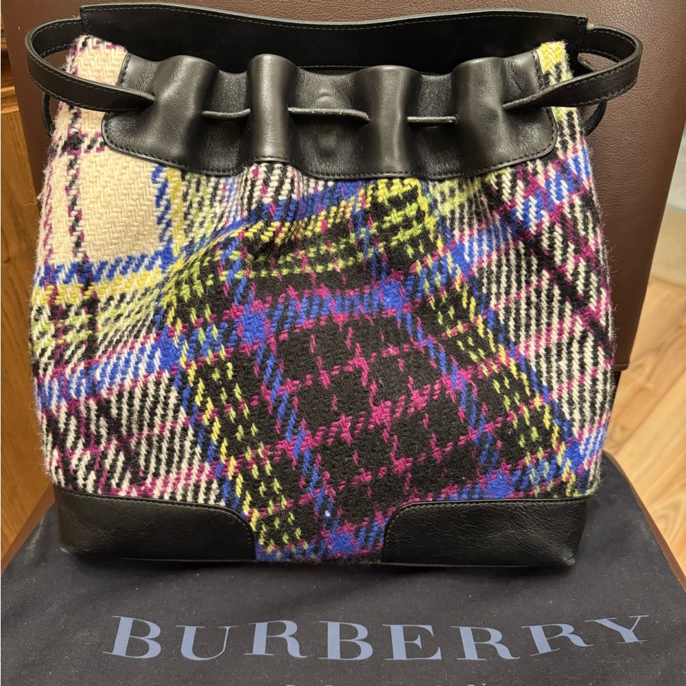 🎉FINAL PRICE🎉 Authentic Burberry Handbag